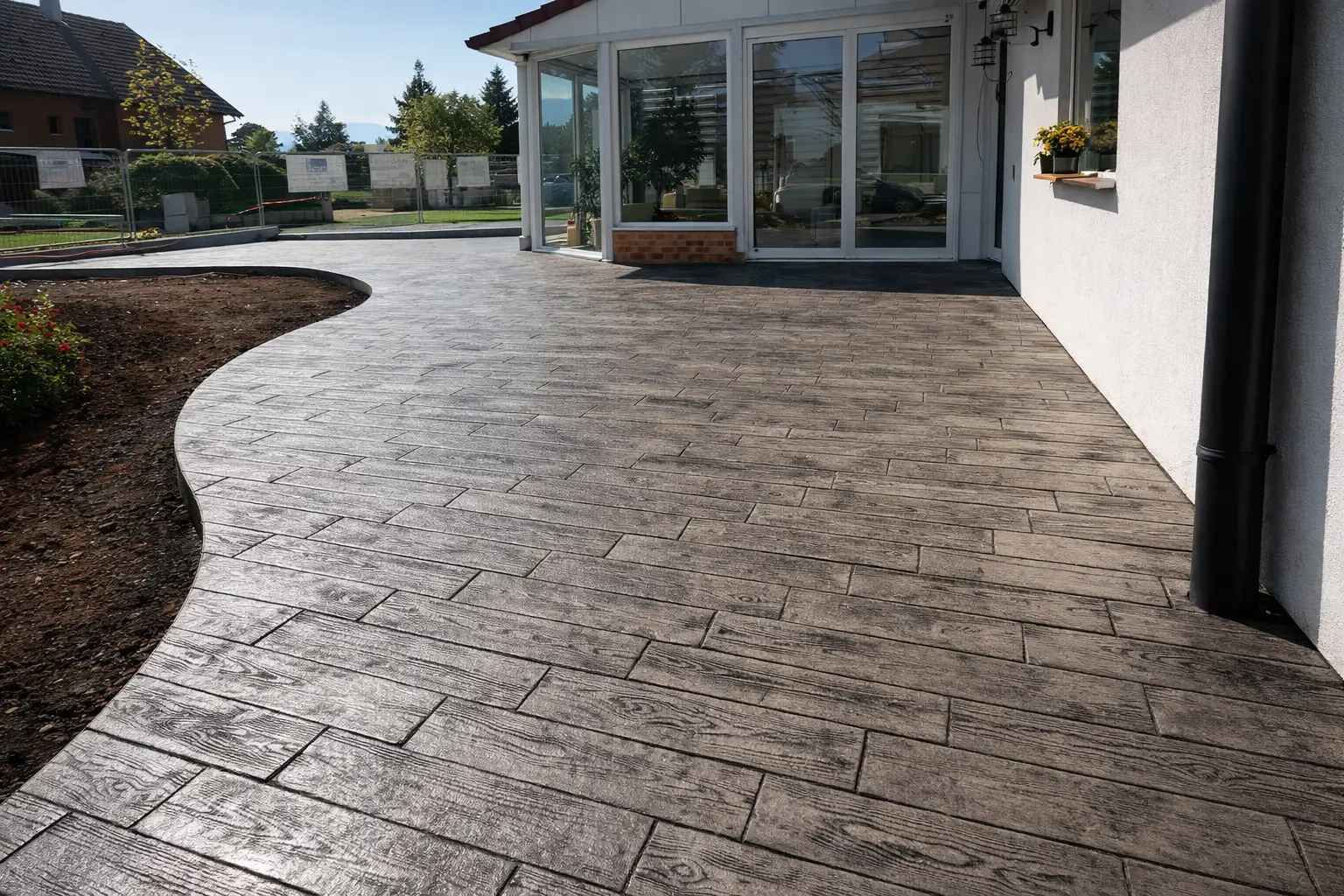 <span style="color: black;">Sols décoratifs en <span style="color: #c93e36;">béton </span></span>